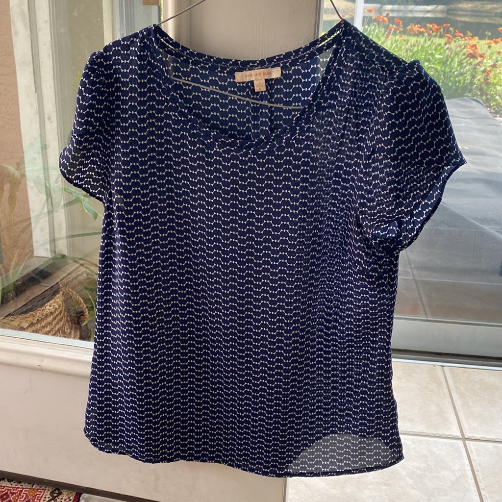 Skies Are Blue Blouse Size Small, Blue And White Pattern